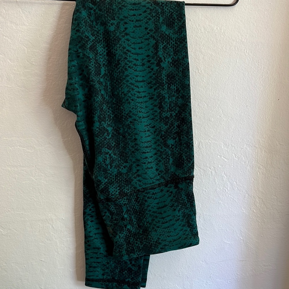 Snake print leggings